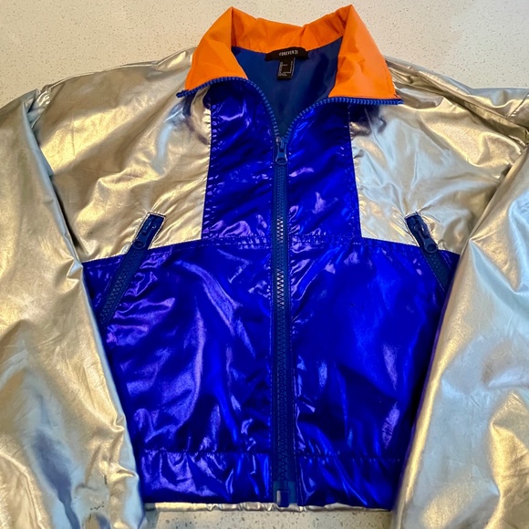 Forever 21 Cropped Shiny Jacket Size Small - Picture 1 of 9